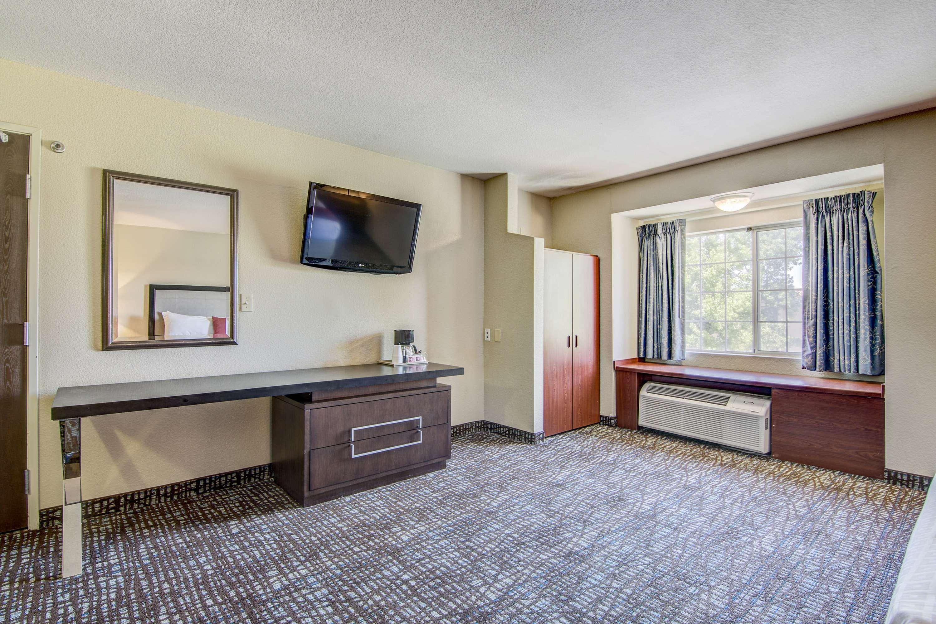 Best Western Plus Palm Court Hotel Davis Exterior foto